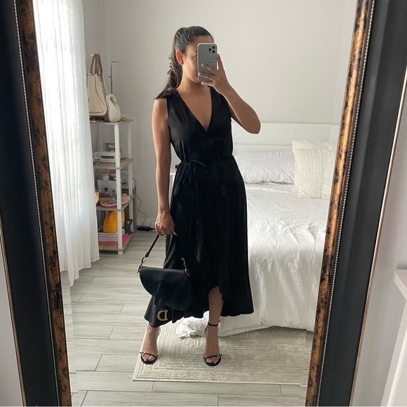 Banana Republic Dresses & Skirts - Banana Republic Black High Low Dress